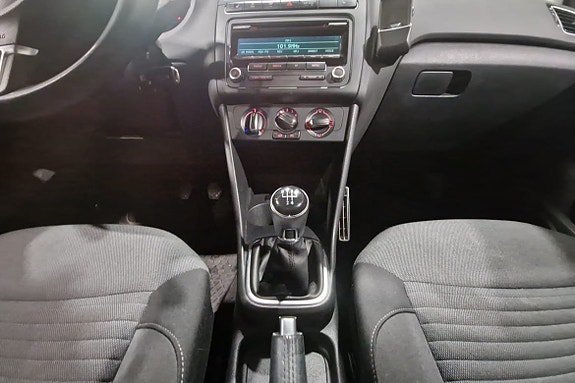 Vehicle Image 12