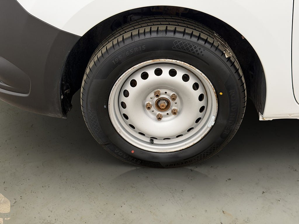 Vehicle Image 23