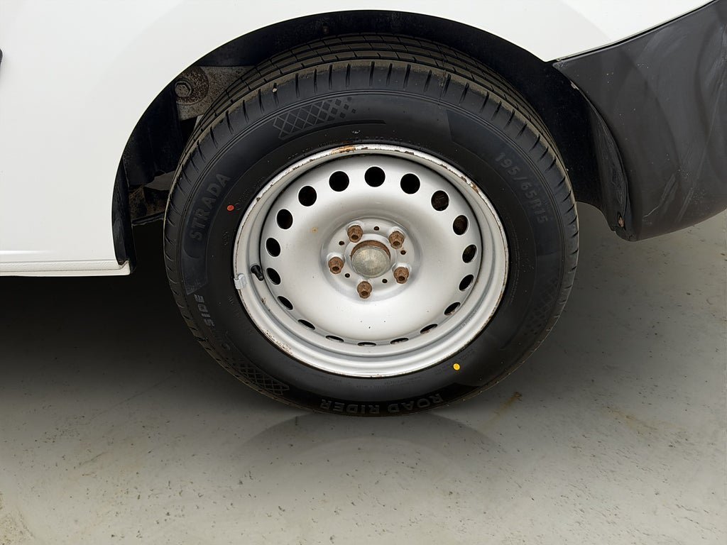 Vehicle Image 24