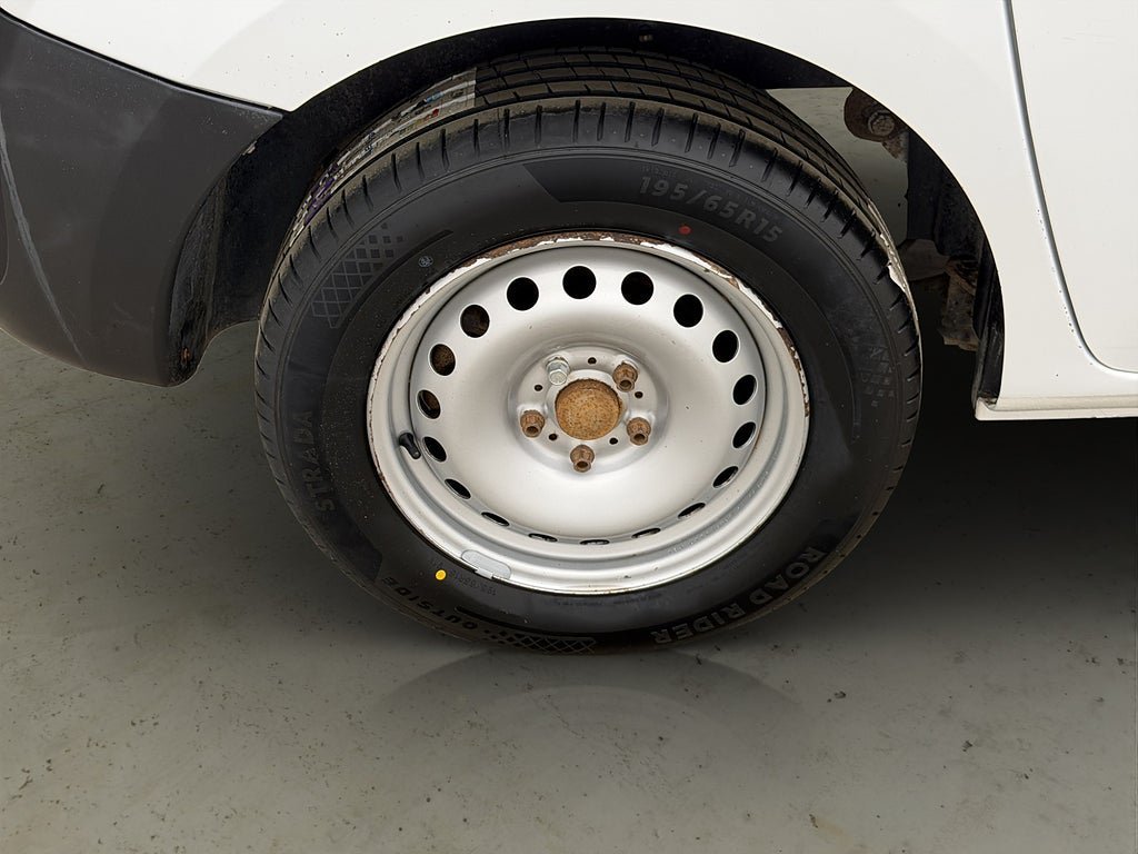 Vehicle Image 25