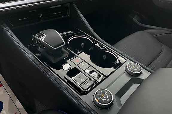 Vehicle Image 24