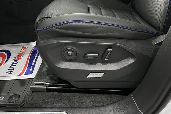 Vehicle Image 28