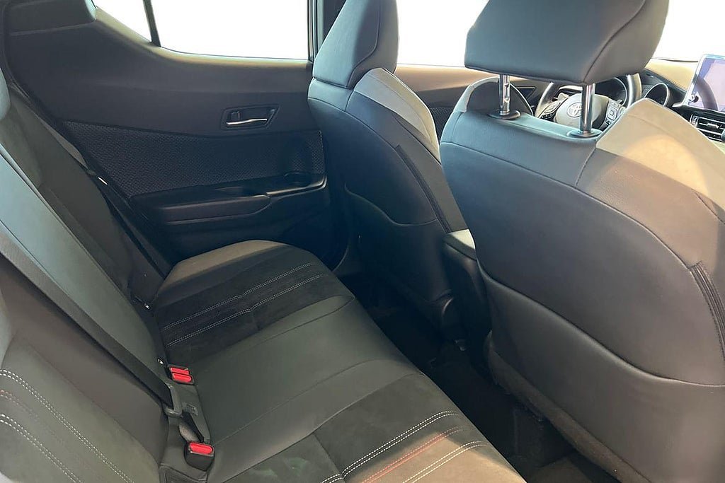 Vehicle Image 9