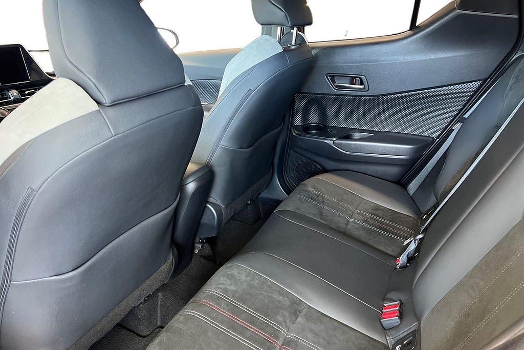 Vehicle Image 13