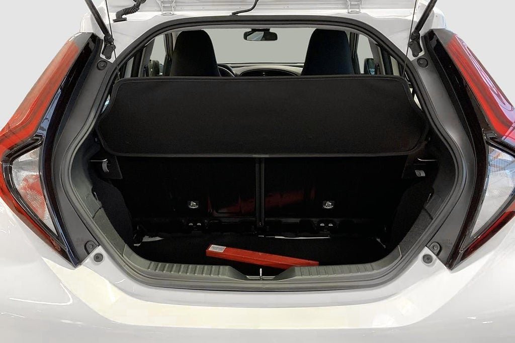 Vehicle Image 12