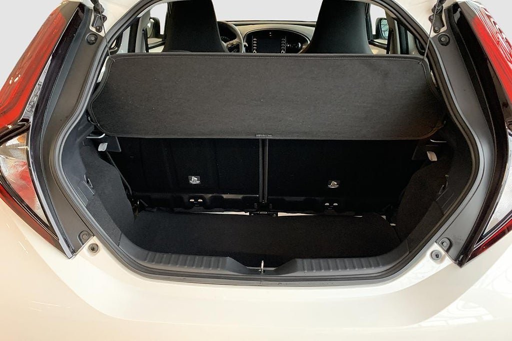 Vehicle Image 12