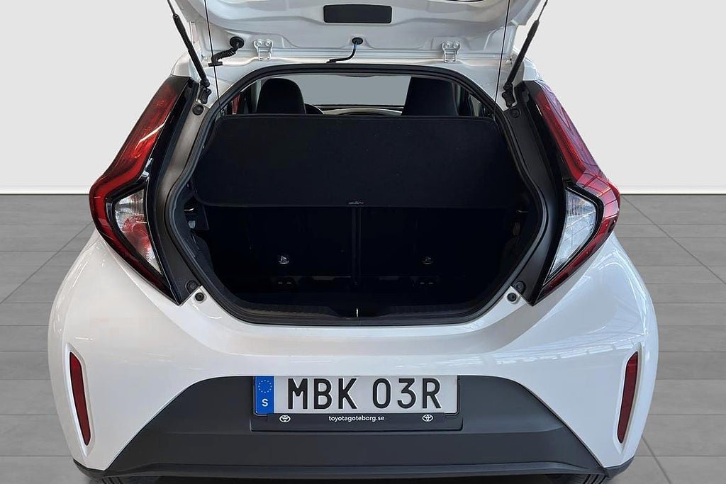 Vehicle Image 12