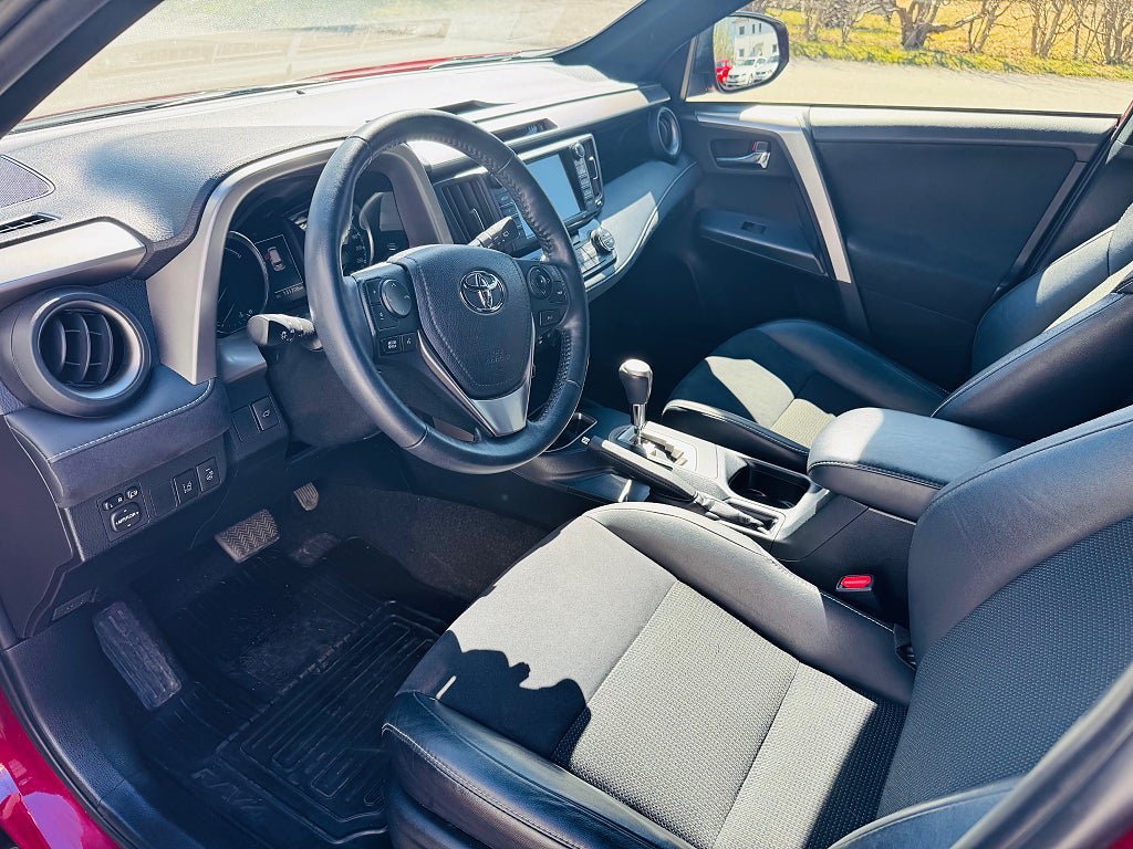 Vehicle Image 8