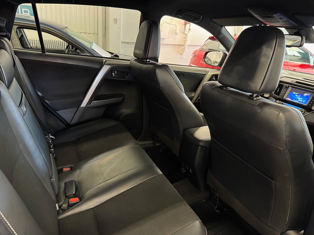 Vehicle Image 18