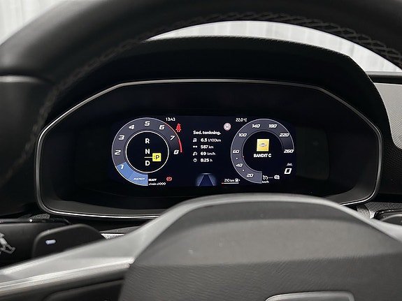 Vehicle Image 13