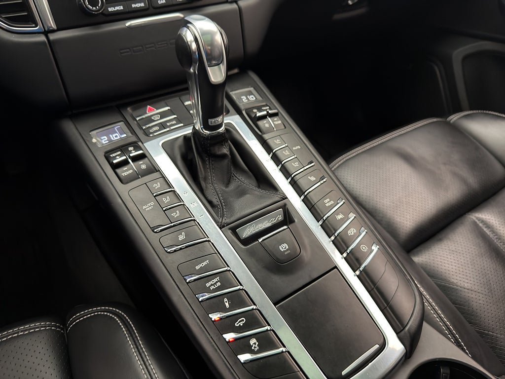 Vehicle Image 35