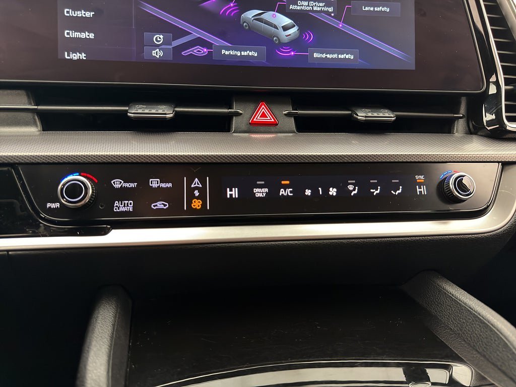 Vehicle Image 32