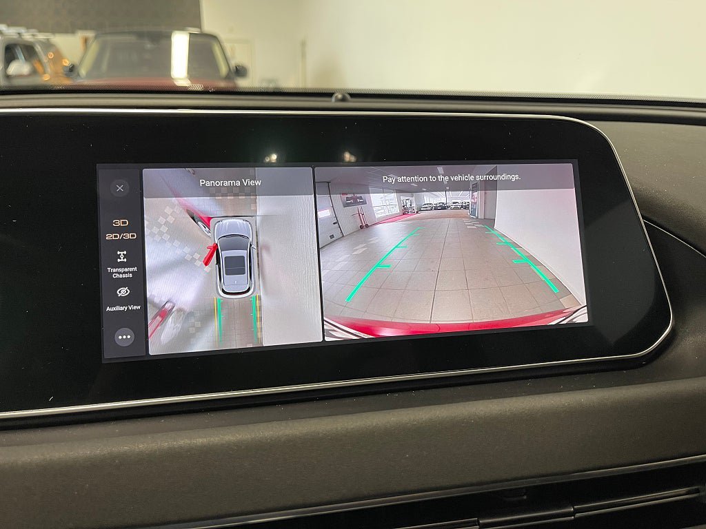 Vehicle Image 12