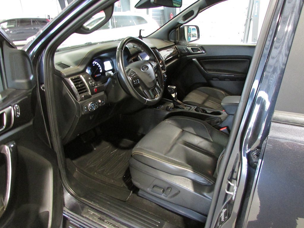 Vehicle Image 13