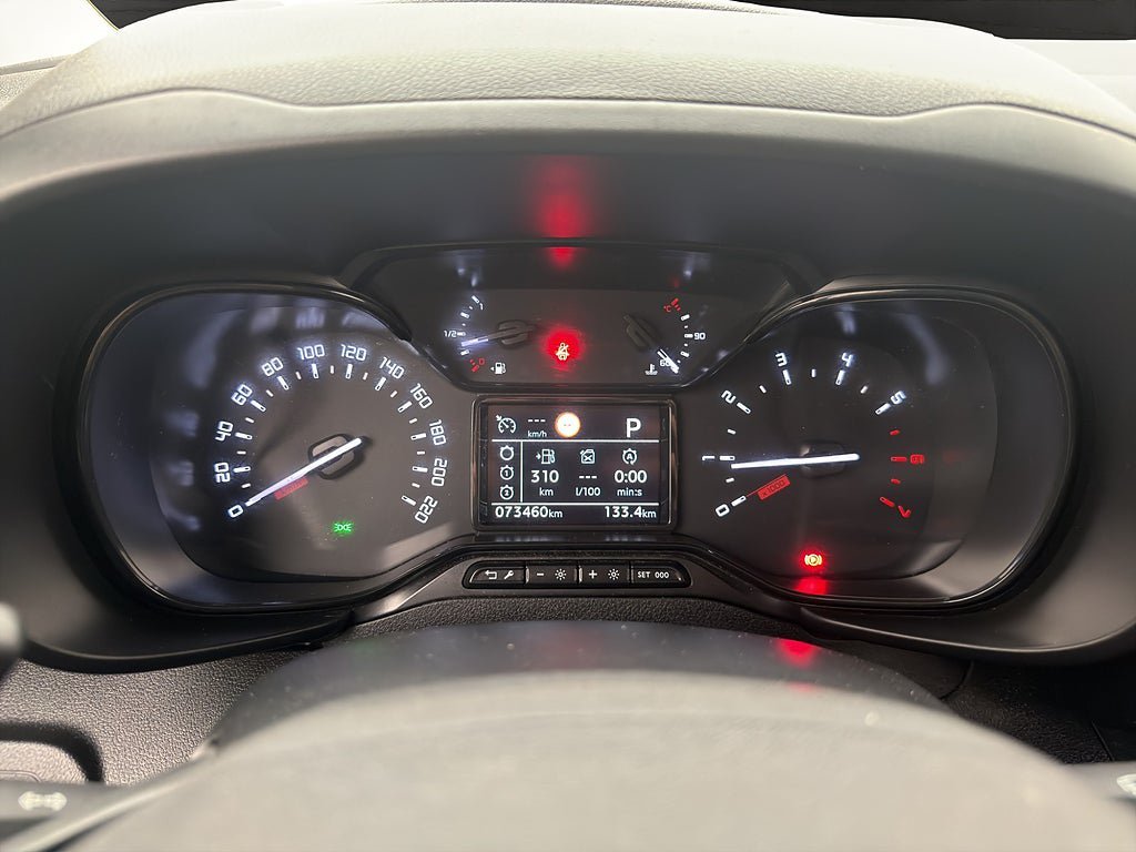 Vehicle Image 16