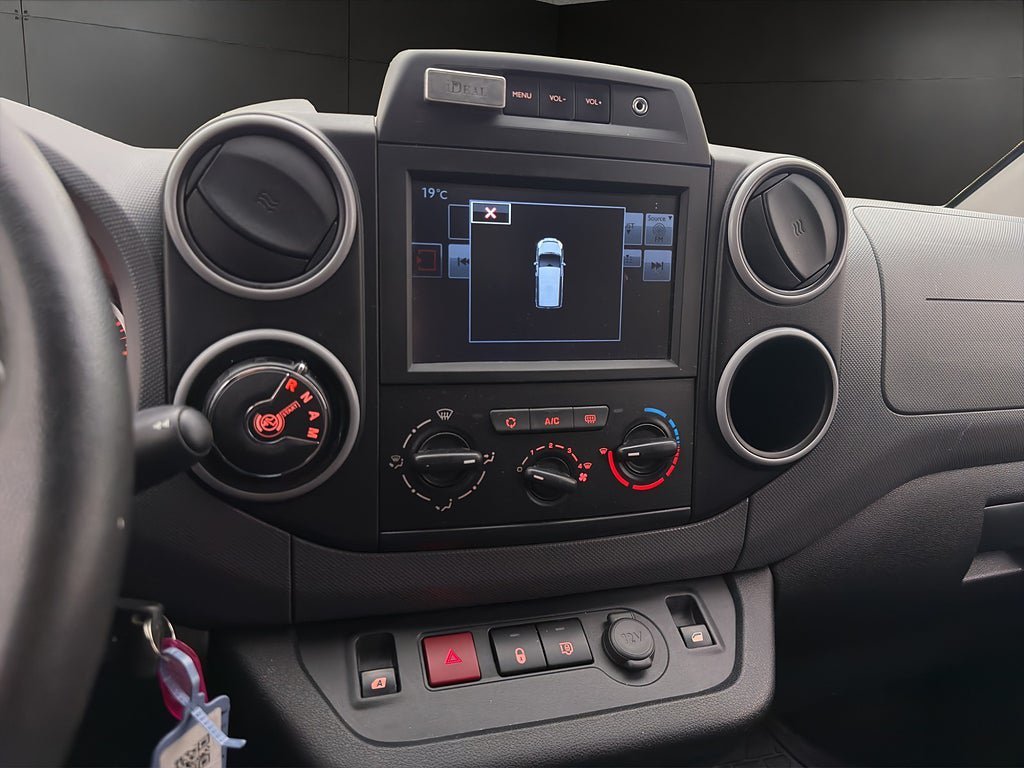 Vehicle Image 19