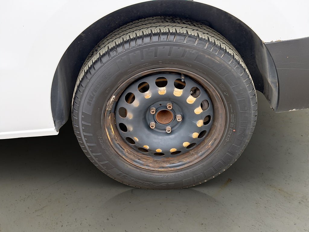 Vehicle Image 25