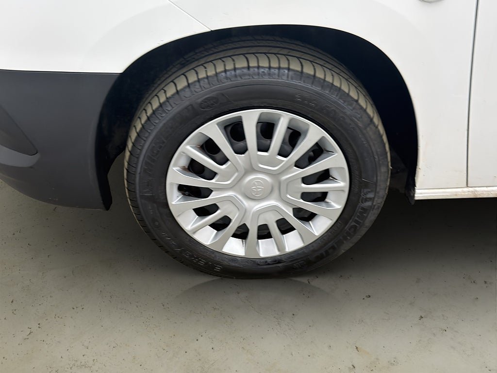 Vehicle Image 24