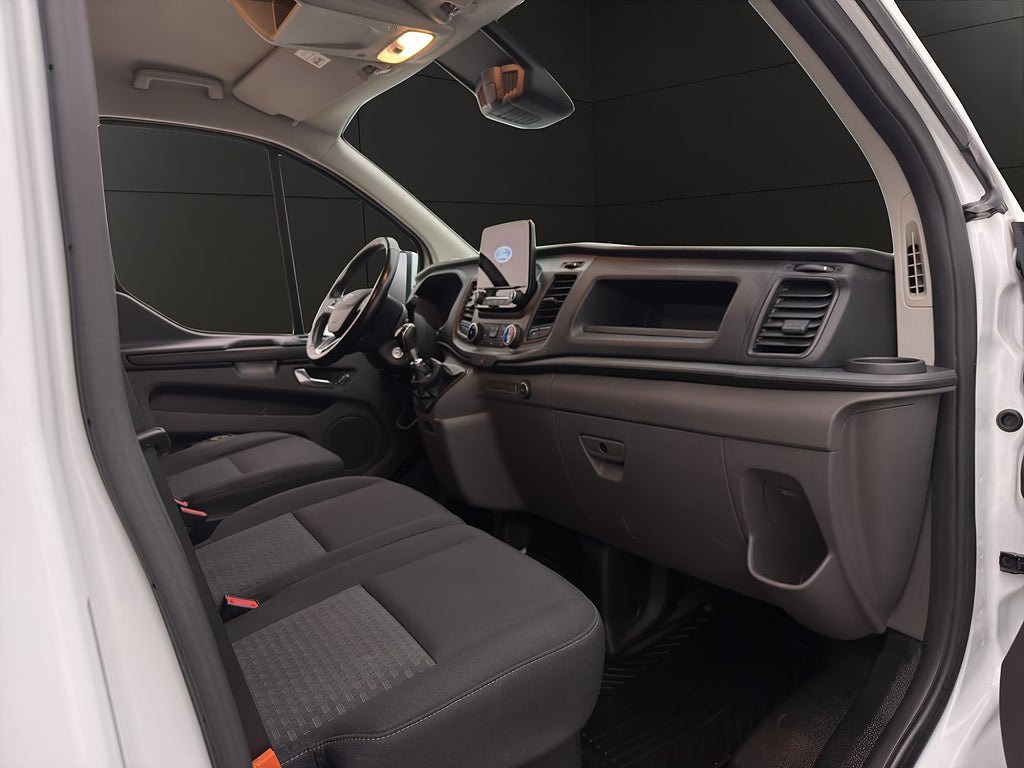 Vehicle Image 25