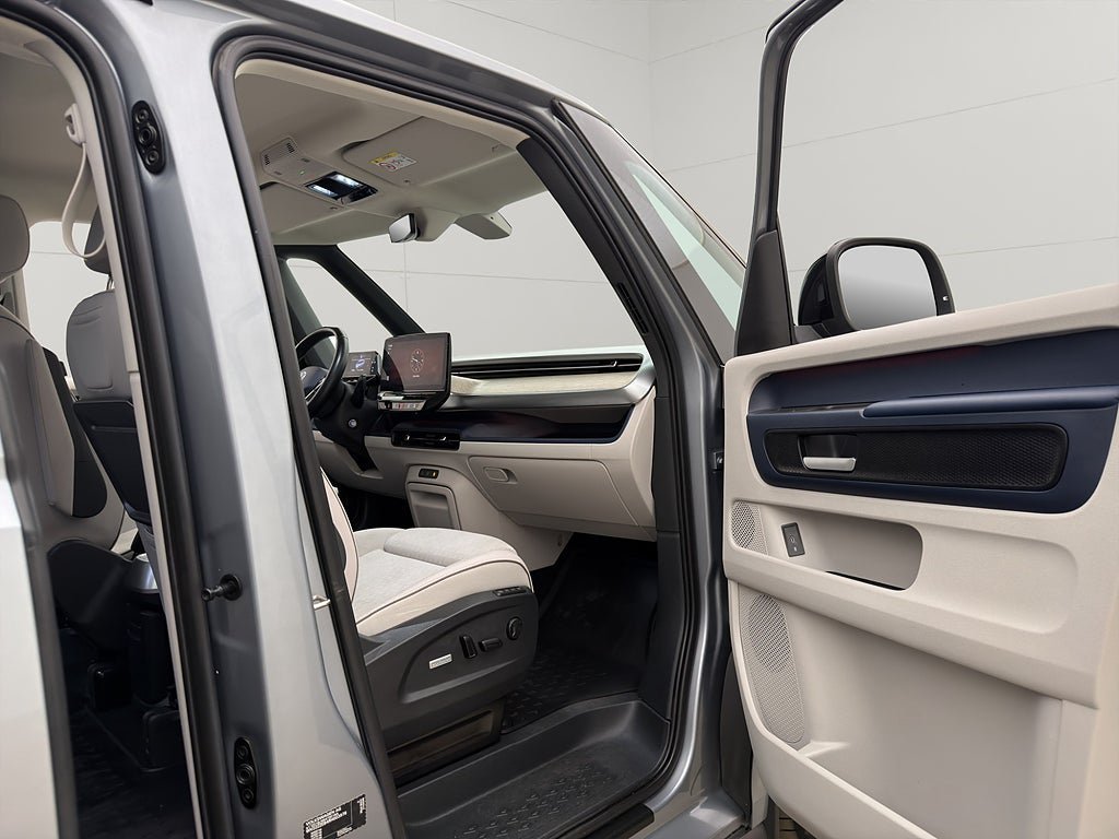 Vehicle Image 35