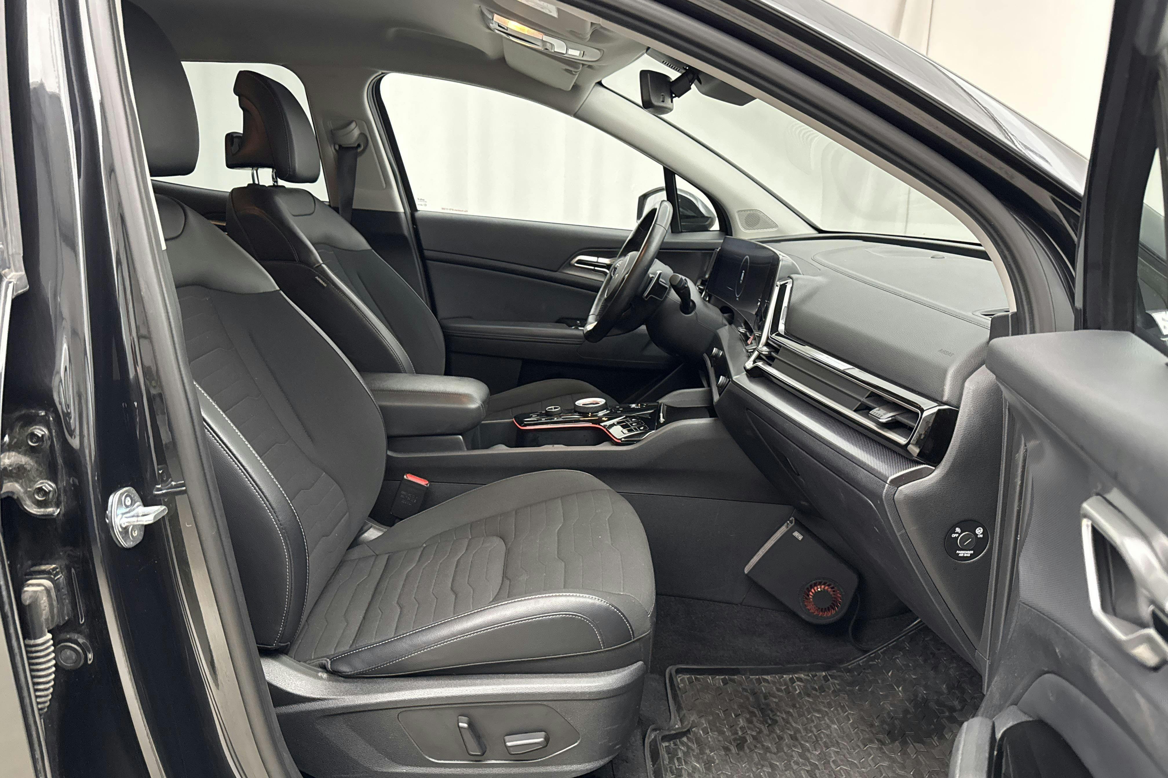 Vehicle Image 9