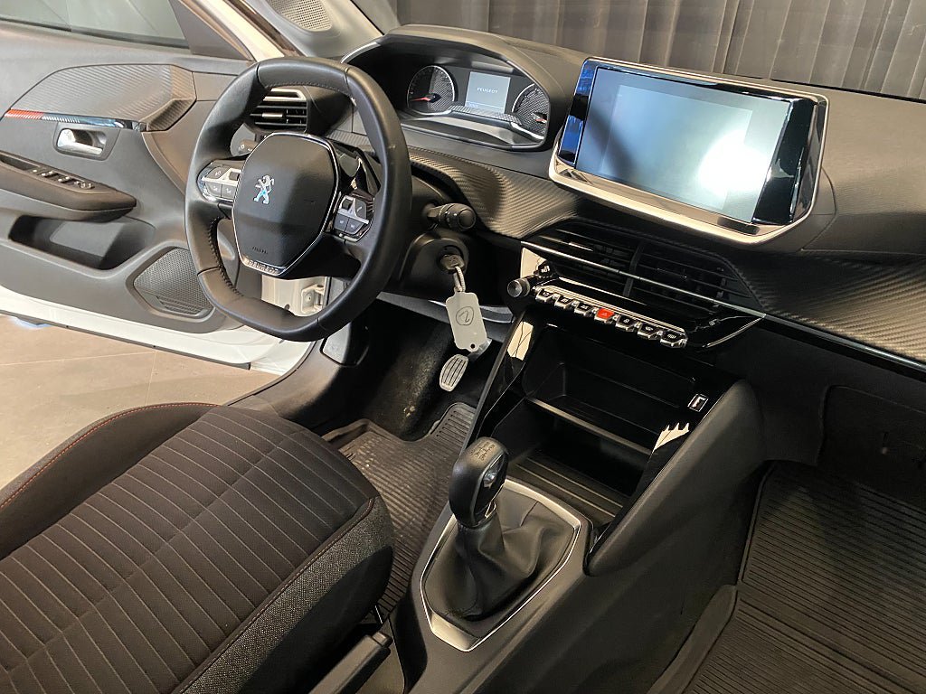 Vehicle Image 25