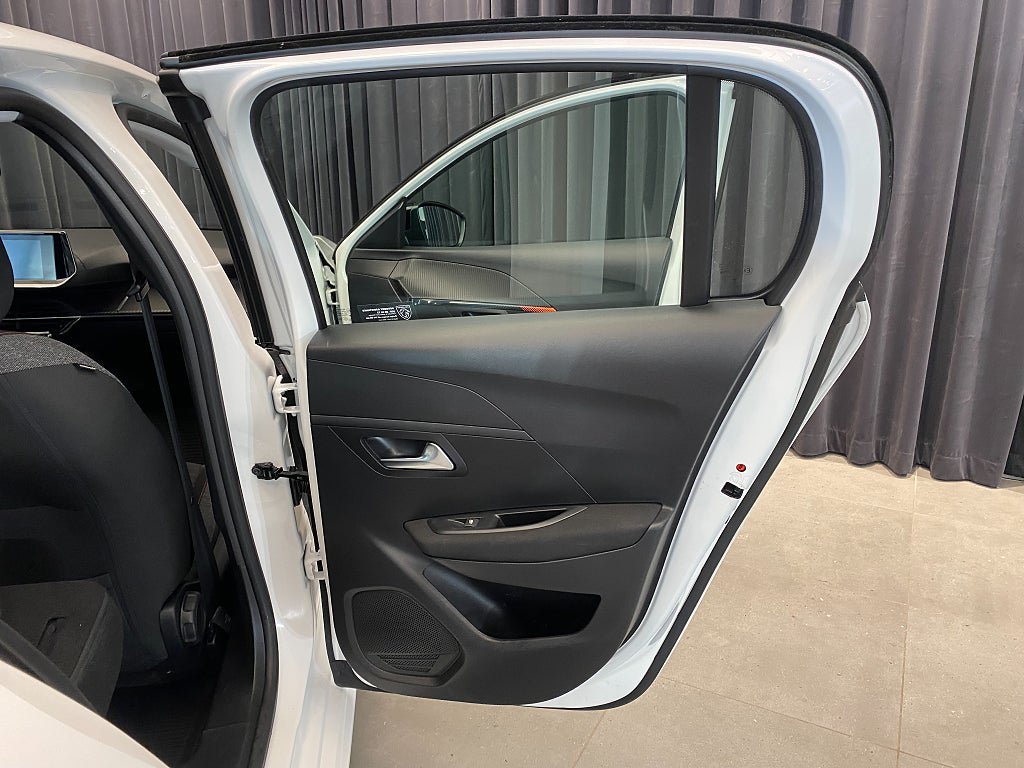 Vehicle Image 26