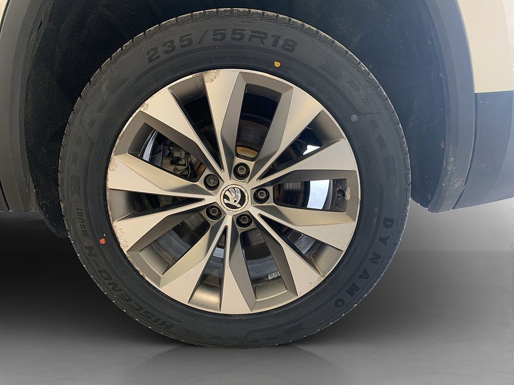 Vehicle Image 9
