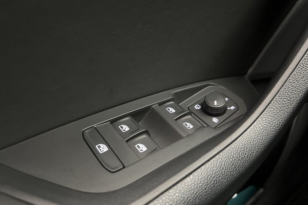 Vehicle Image 35