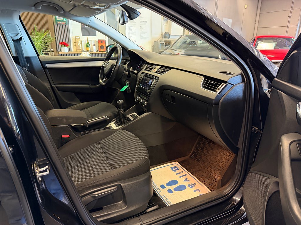 Vehicle Image 17