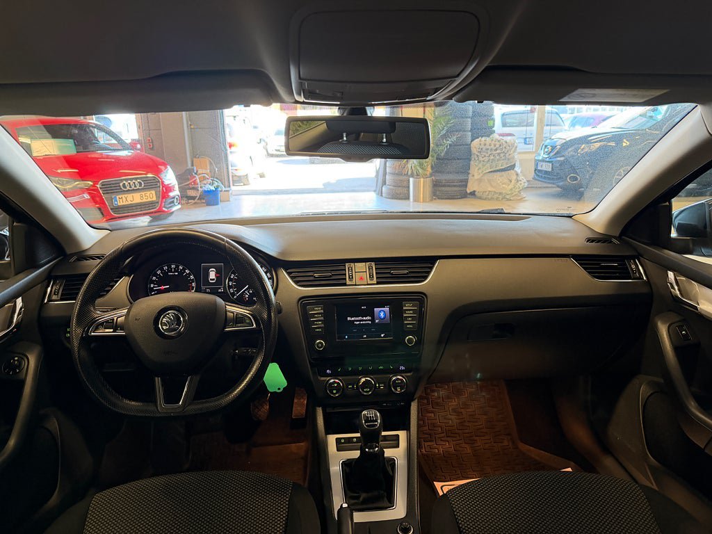 Vehicle Image 19