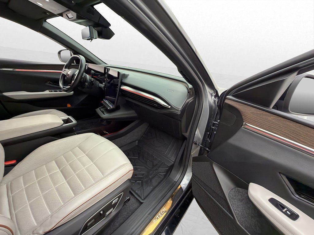 Vehicle Image 18