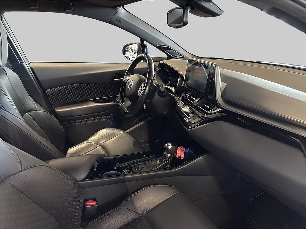 Vehicle Image 10