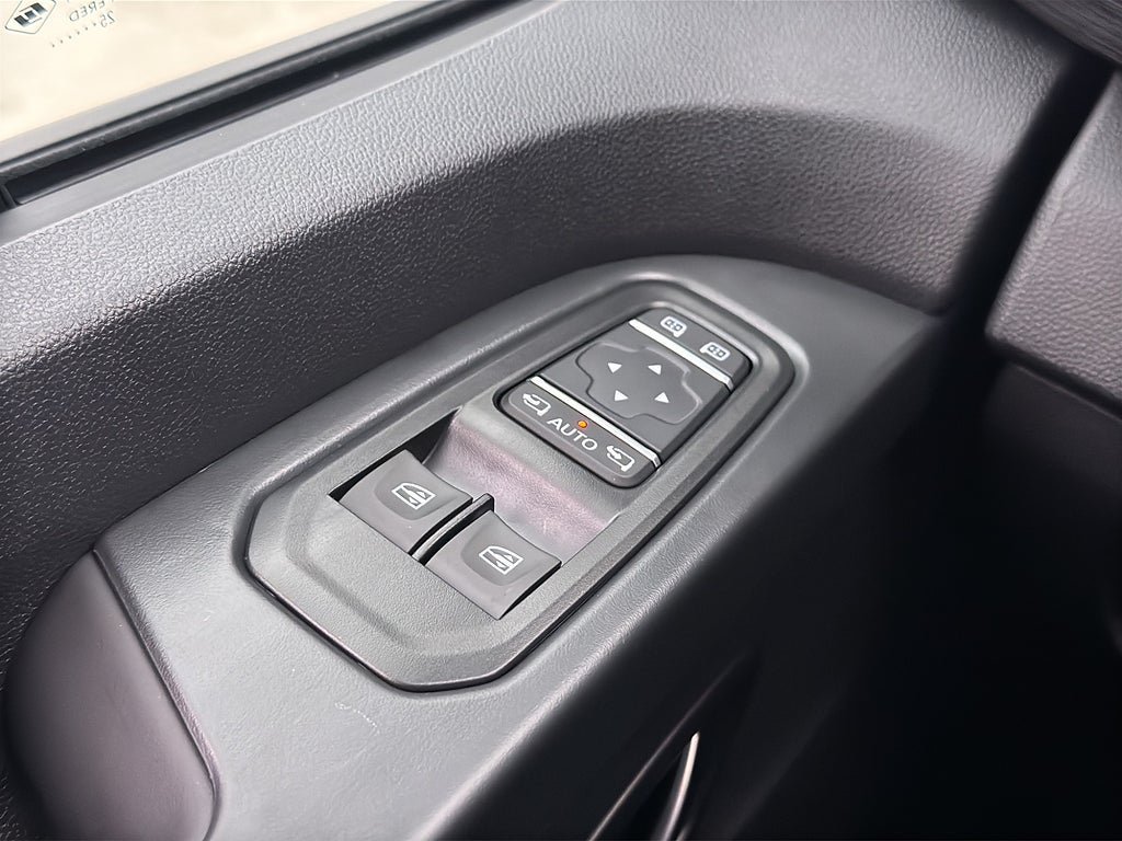 Vehicle Image 38
