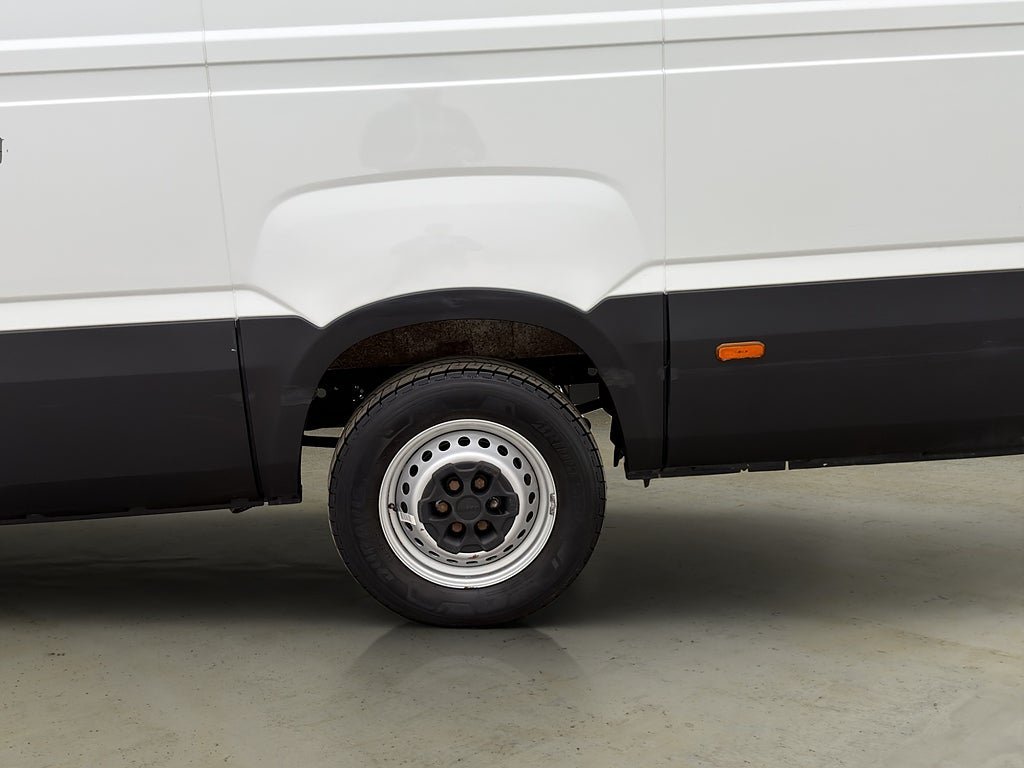 Vehicle Image 26