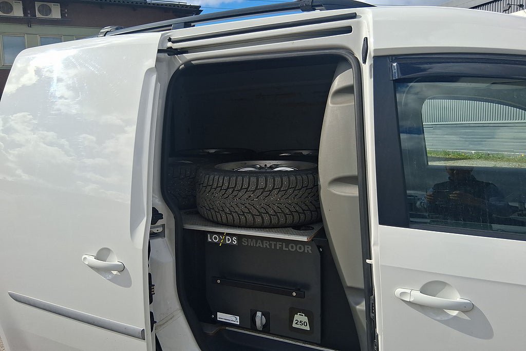 Vehicle Image 12