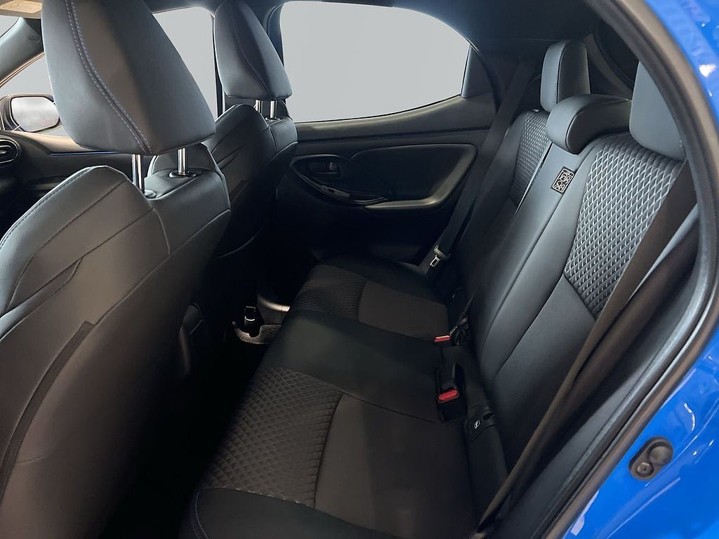 Vehicle Image 11