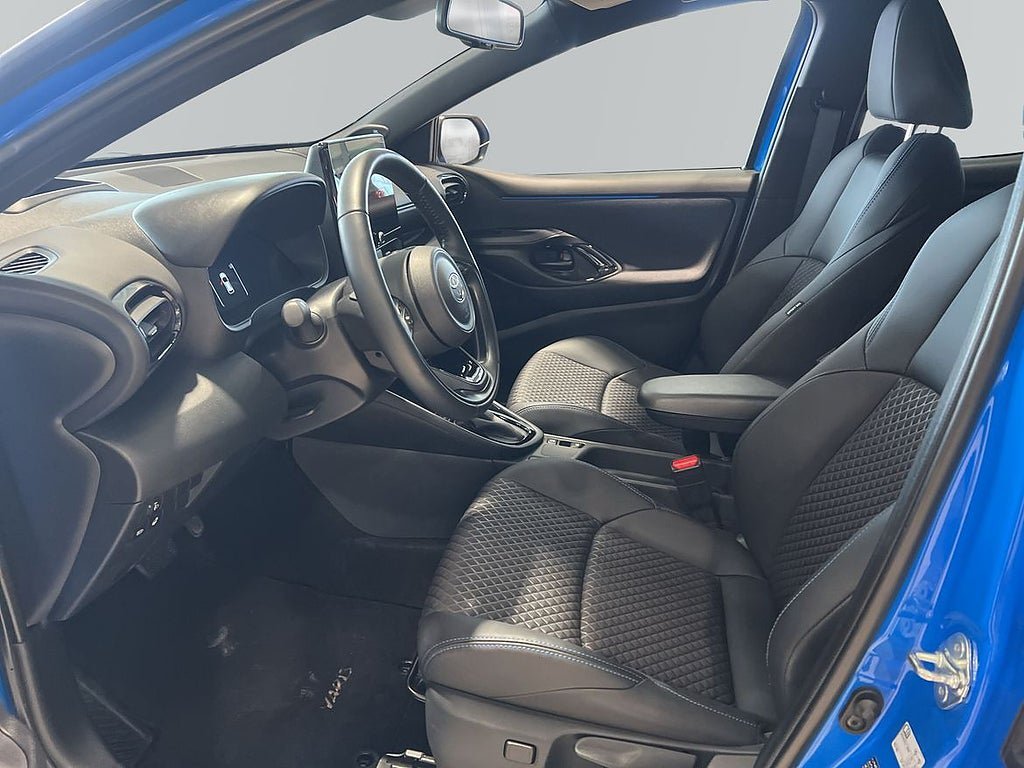 Vehicle Image 12
