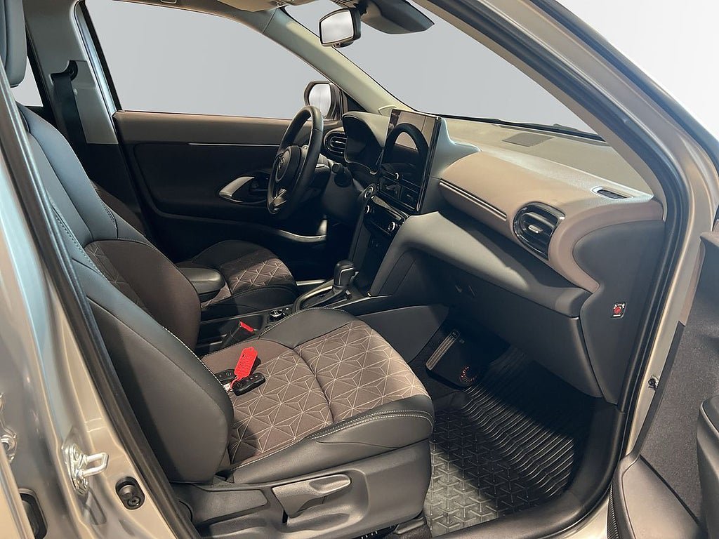 Vehicle Image 6