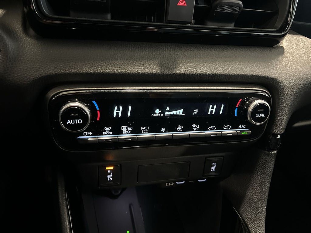 Vehicle Image 25