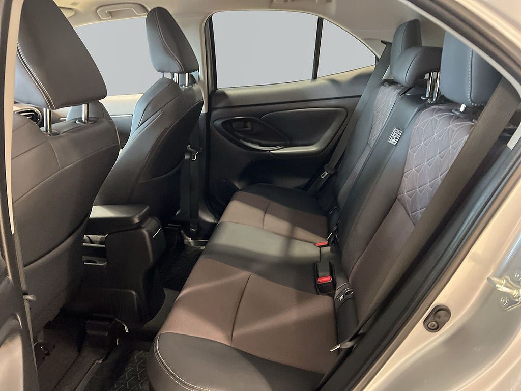 Vehicle Image 11