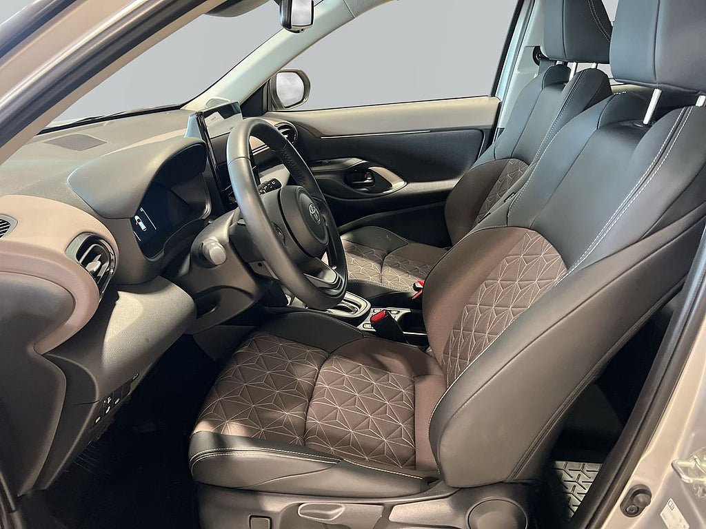 Vehicle Image 12