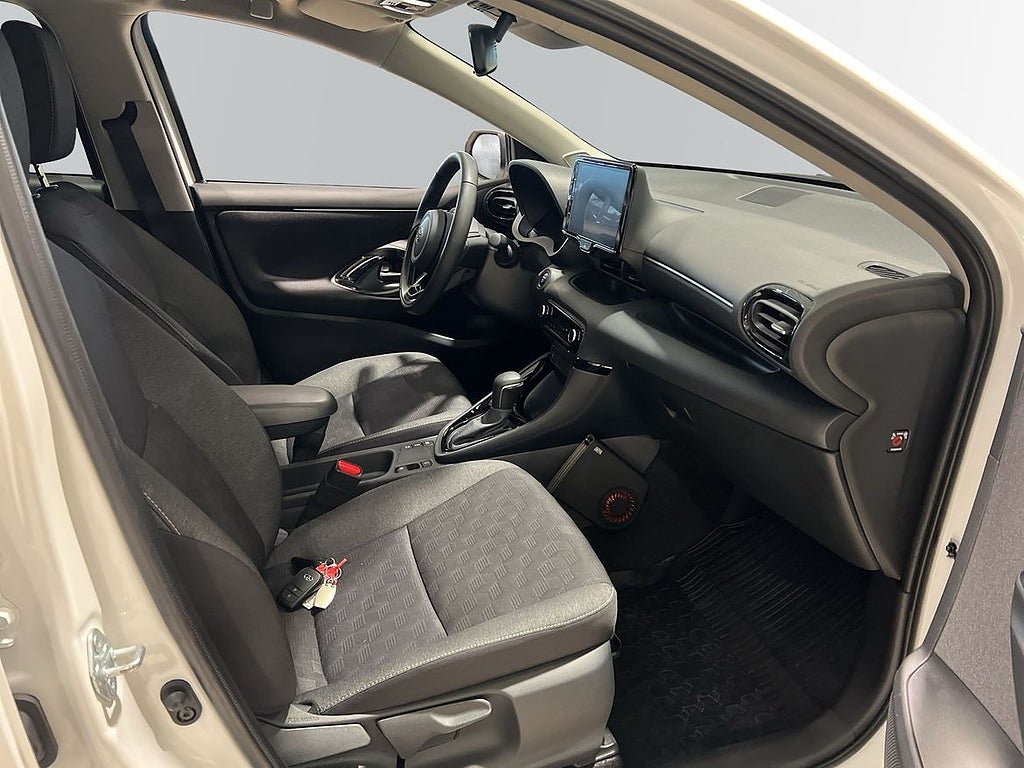 Vehicle Image 6
