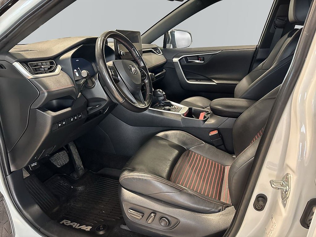 Vehicle Image 13