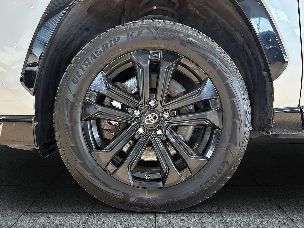 Vehicle Image 17