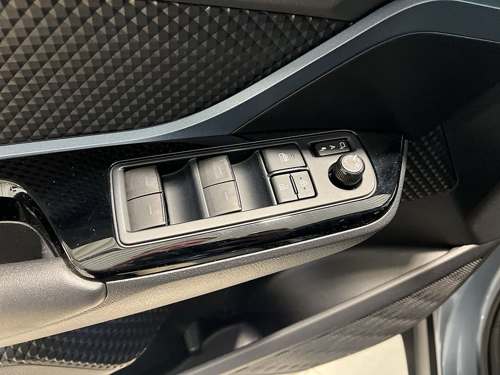 Vehicle Image 26