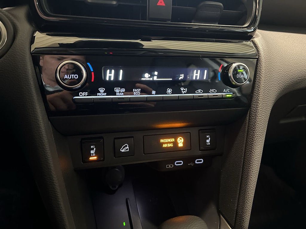 Vehicle Image 25