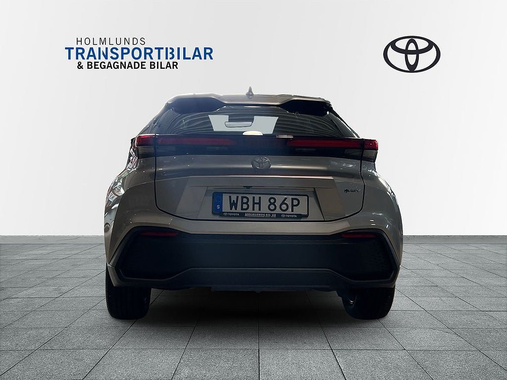 Vehicle Image 4