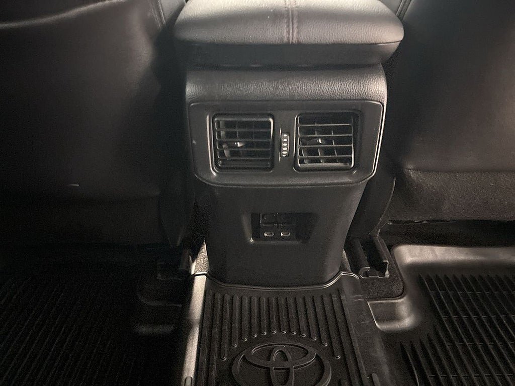 Vehicle Image 26