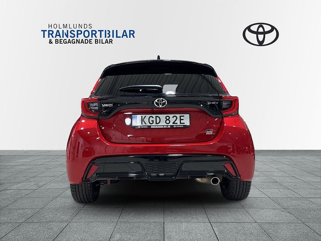 Vehicle Image 5